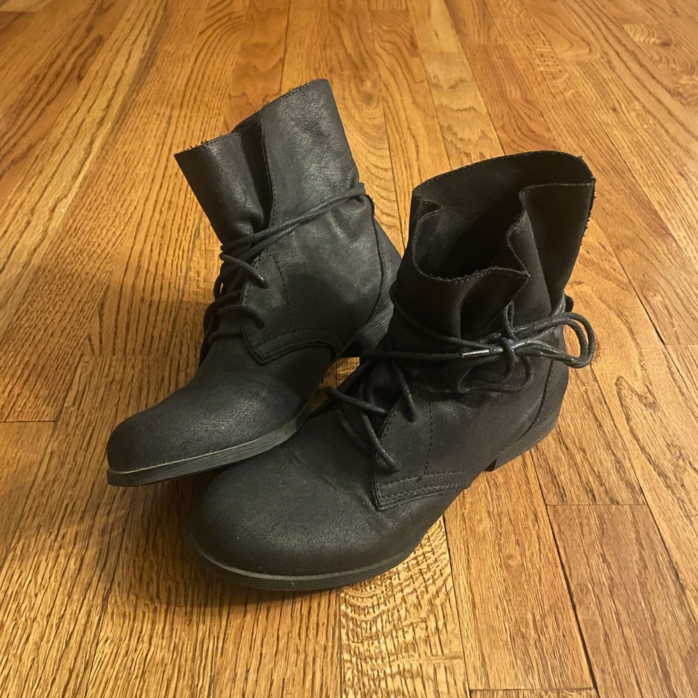 Henley Black Slouch Side Tie Boots
